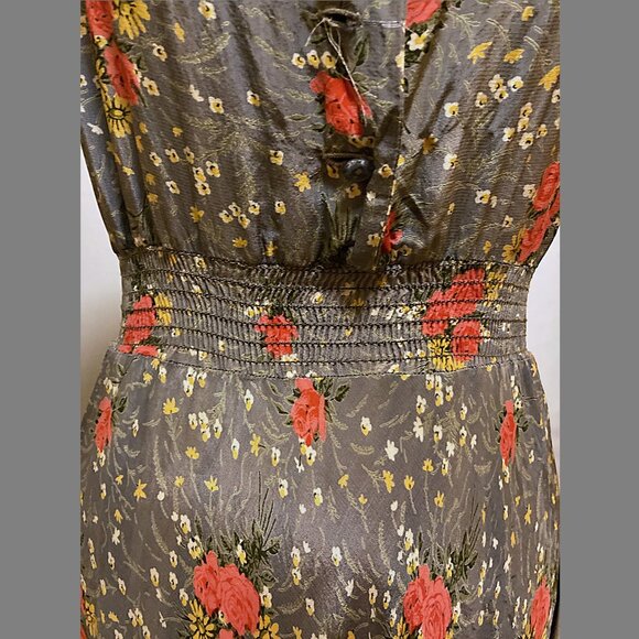 Vintage 1940s-style rayon cap sleeve grey floral dress with smocking - Picture 6 of 8